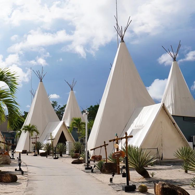 Grande tenda indiana a doppio panoramica